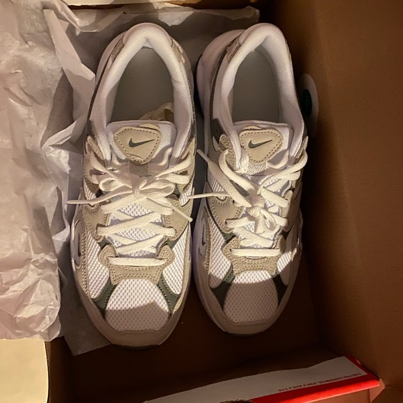 Nike - Picture 12 of 13